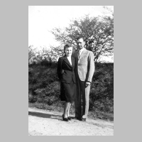 043-1001 Fritz Zeiger jun. aus Kallehnen mit seiner Frau nach 1945..jpg